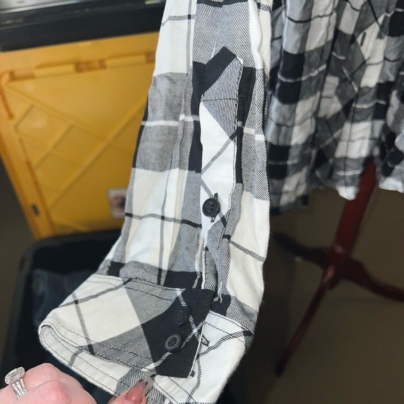 Torrid size 2 b&w plaid tunic button up - Picture 3 of 4